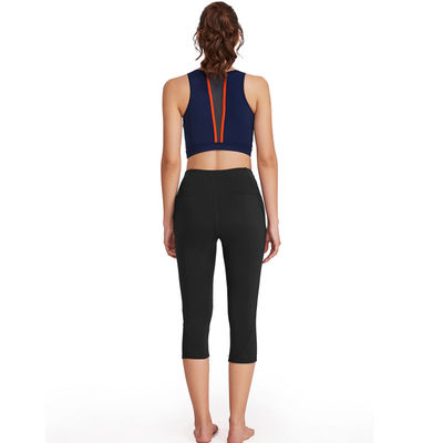 Eseguire l'yoga delle donne dei pantaloni di yoga del poliestere ha messo l'insieme delle ghette di forma fisica di allenamento