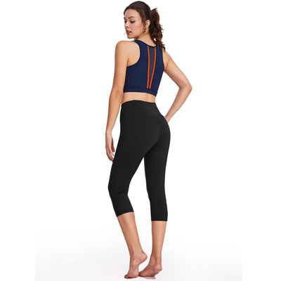 Eseguire l'yoga delle donne dei pantaloni di yoga del poliestere ha messo l'insieme delle ghette di forma fisica di allenamento