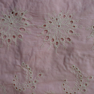 Tessuto ricamato bianco dell'indumento del tessuto di cotone di colore solido dei vestiti da morbidezza