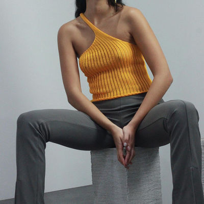Donna della maglietta della blusa impiombata irregolare stretto sostenibile